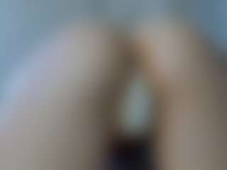 Live cam show with Mia - Thin on StripNow