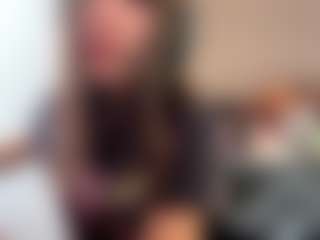 Live cam show with Lola - Body Massage on Camsoda