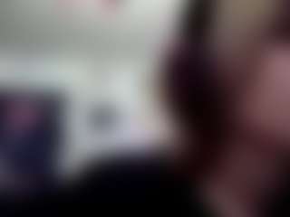 Live cam show with LakitaStowbridge - Skinny on CamClone