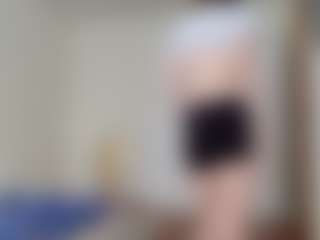 Live cam show with KarriRuffcorn - Brown Hair on Mixed Magazine Live