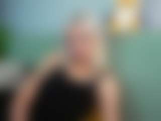 Live cam show with Molly - Average on Camsoda