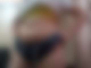 Live cam show with CarylReihing - Flashing on madthumbs