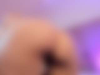Live cam show with Emily-Jhons - Striptease on Camiplay Live