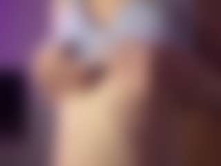 Live cam show with StepanieReagor - Average on xDating