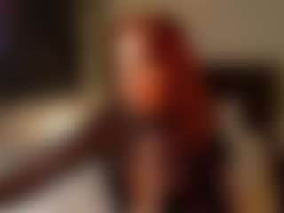 Spettacolo in cam dal vivo con Kira - Granny Dildo su Camsoda