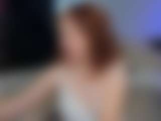 Spettacolo in cam dal vivo con Kira - Middle Aged su Camsoda
