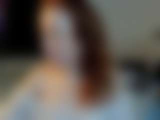 Live cam show with Kira - Deepthroat on CamwithHer
