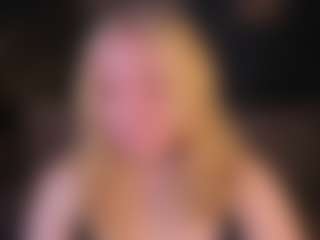 Live cam show with Sophia - Upskirt on Dare Cams