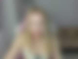 Live cam show with LindaBloomss - Blowjob on intimatelivegirls.com