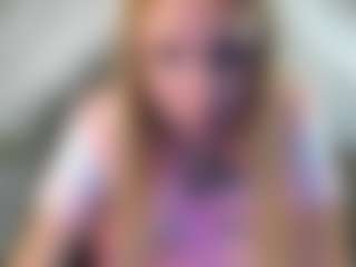Live cam show with LindaBloomss - Smoking on Milfs Live