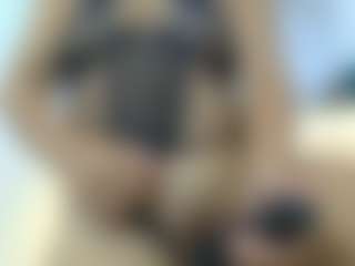 Live cam show with emily77 - Thin on AdultVida.com