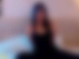 Live cam show with HollyPratt - Green Eyes on TastyBlacksLive