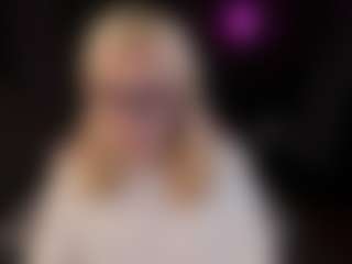 Live cam show with Molly-snow - Body Massage on StripNow