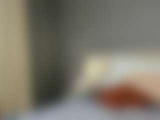 alicesweetiie MILF webcam performer live streaming