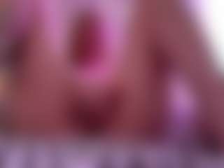 Live cam show with GladysNeuner - Gamer Pornstar on livesuperchat.net