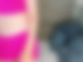 Live cam show with Lil-Zoraa - Teen (18+) on Milfs Live