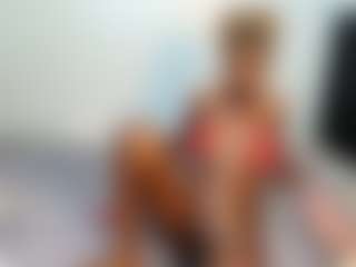 Live cam show with YolandaBlue - Squirt on Porn Luv