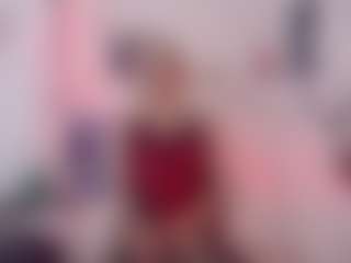 Live cam show with Allyvonn - Tease on Camsoda
