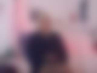 Live cam show with Allyvonn - Tease on Camsoda