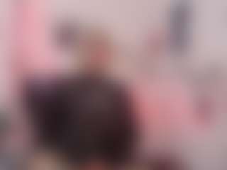 Live cam show with Allyvonn - Blonde Hair on CamClone