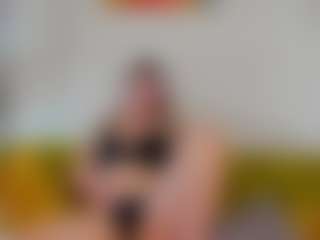Live cam show with sophiaawhite - Body Massage on Mixed Magazine Live