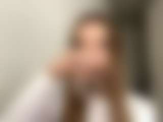 Spettacolo in cam dal vivo con AdrieneMihor - Solo su Camsoda