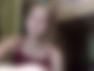 Live cam show with EloisTyrol - Striptease on eurowanks.com