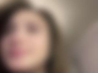 Live cam show with SixtaFebre - Smoking on AdultVida.com