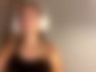 Live cam show with CandisMurdoch - New Toys on studioflirtlive.com