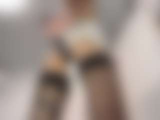Live cam show with MarhtaNugent - Blonde Hair on TeamSkeetLive