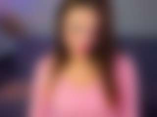 Live cam show with Caroline - Moaning on boobsie.com