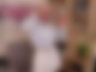 Live cam show with MarloweHarrington - Upskirt on CamClone