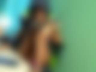 Live cam show with indiramoreau - Ebony MILF on Dolls Live