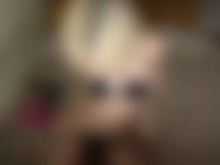 Live cam show with LaraKonzen - Blonde Hair Small Tits on Hubzter Live
