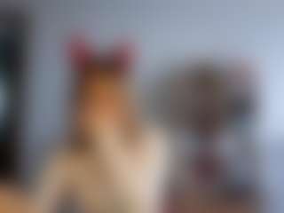 Live cam show with KittyWillsey - Handjob on CamClone
