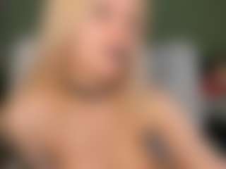 Live cam show with Roni-Lane - Twerk on livesuperchat.net