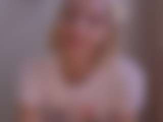 Live cam show with TeressaEstabrooks - Big Tits Small Tits on CamSodaAdn