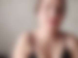 Live cam show with EffieBinn - College on Camsoda
