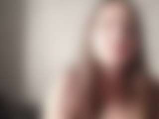 Live cam show with EffieBinn - Ride on Camsoda