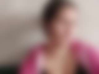 Live cam show with EffieBinn - Virgin on livesuperchat.net