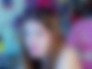 Live cam show with Elyra-Zyra - Crazy on Big Tits