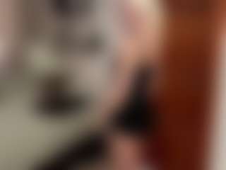 Live cam show with NicolleCliche - Flashing on Ass Tok