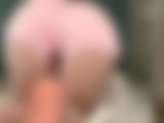 Live cam show with DejaDickenson - New Toys on Camversity