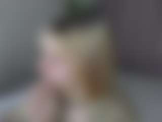 Live cam show with Megg-bb - Ice on Cam Slut