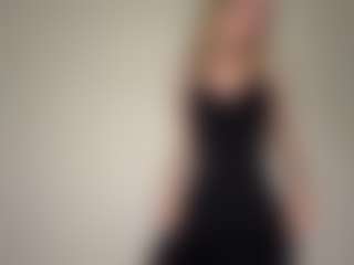 Bella's Live Sex Cam Show