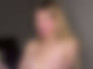 Live cam show with Bella - Shaved on Camsoda