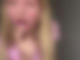 Bella's Live Sex Cam Show