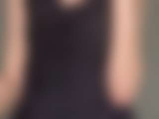 Live cam show with Bella - Green Eyes on StripNow