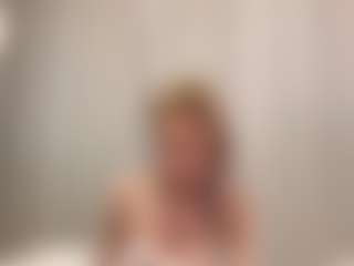 Live cam show with Sophie - Blonde Hair Petite on Camsoda