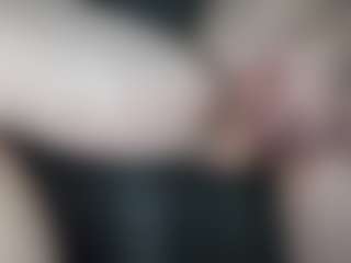 Live cam show with Ariana - Moaning on boobsie.com